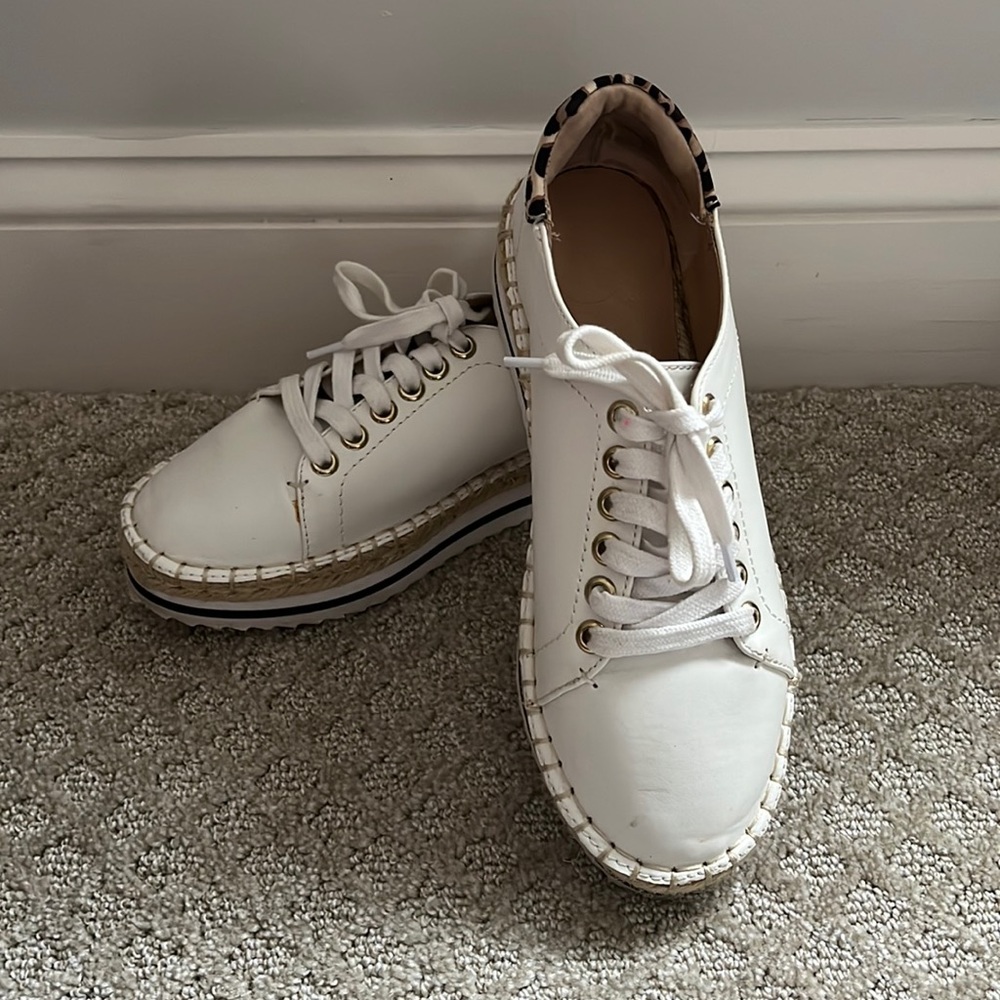 Platform JLo sneaker! Worn a couple of time, like new!